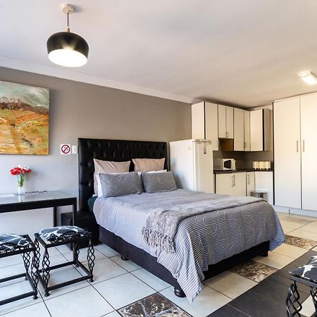 Thatch Haven Guesthouse Центурион Экстерьер фото