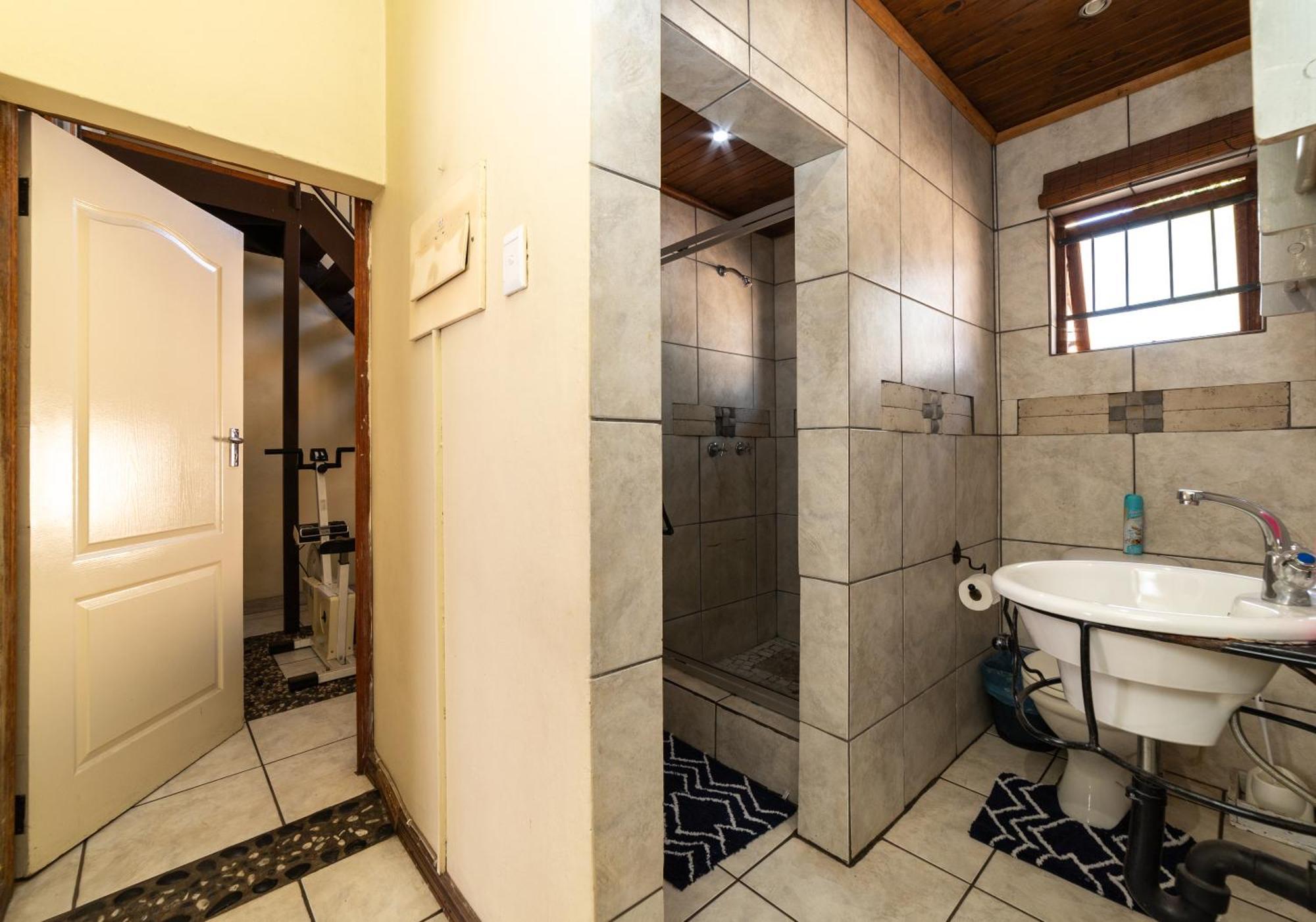 Thatch Haven Guesthouse Центурион Экстерьер фото