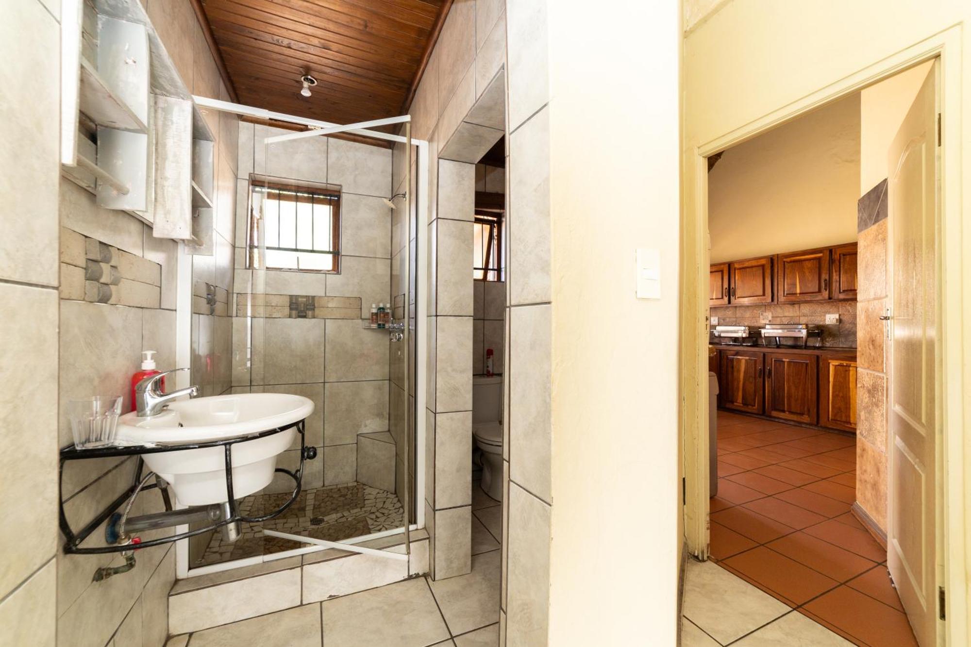 Thatch Haven Guesthouse Центурион Экстерьер фото