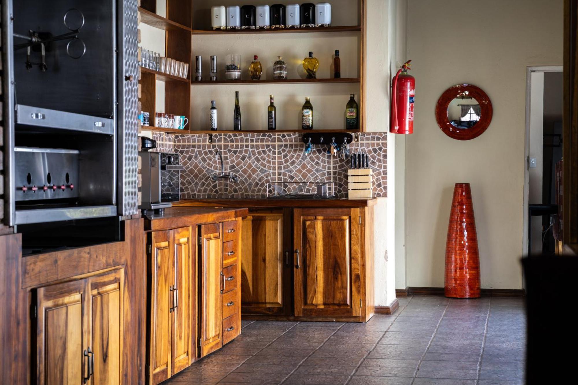Thatch Haven Guesthouse Центурион Экстерьер фото