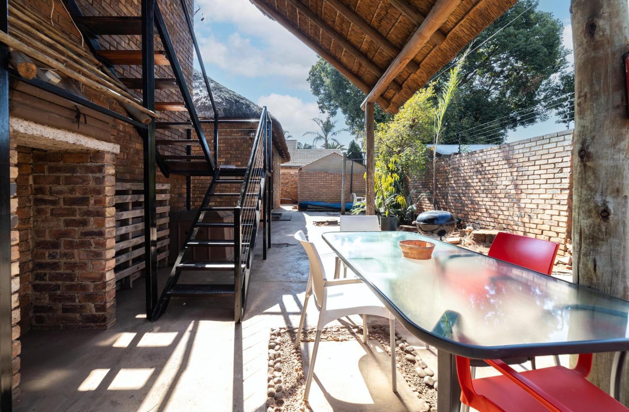 Thatch Haven Guesthouse Центурион Экстерьер фото